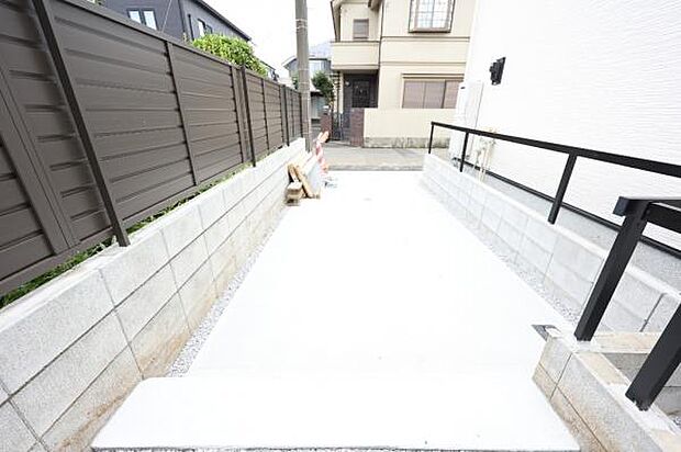 駐車場ももちろん完備しておりますのでお車所有の方にも心強いです。