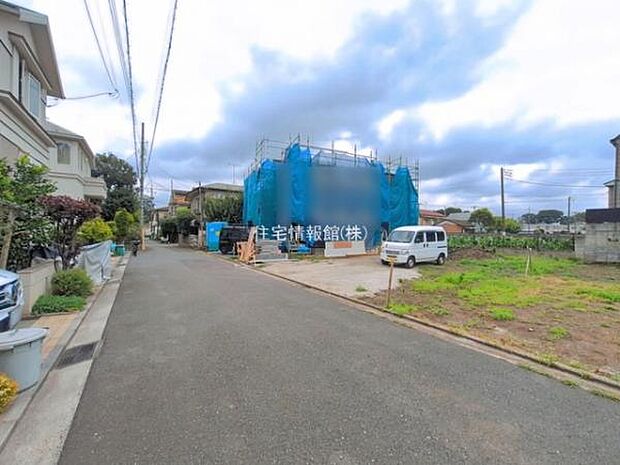 前面道路を含めた現地写真です。