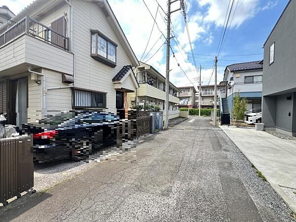 前面道路を含めた現地写真です。