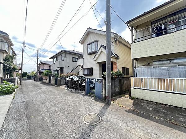 前面道路を含めた現地写真です。