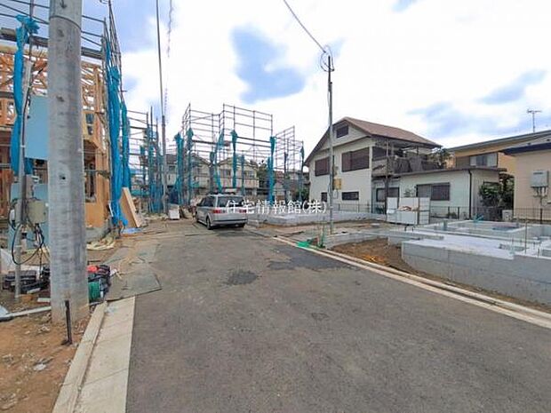 前面道路を含めた現地写真です。