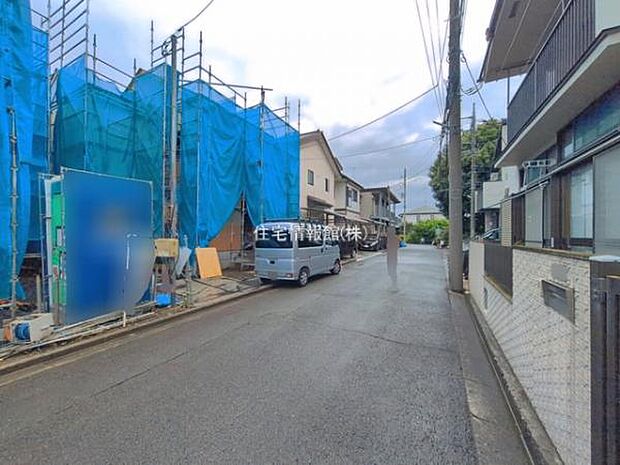 前面道路を含めた現地写真です。