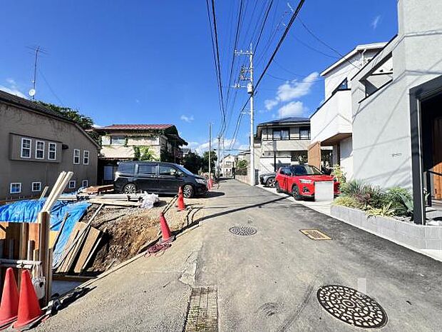 前面道路を含めた現地写真です。ぜひ周辺環境も併せてご覧ください。