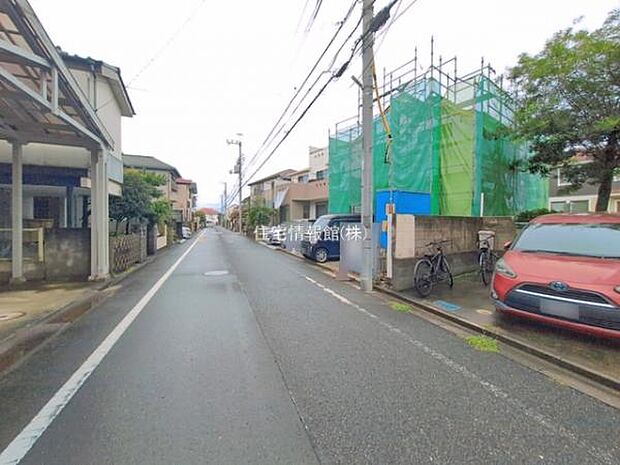 前面道路を含めた現地写真です。