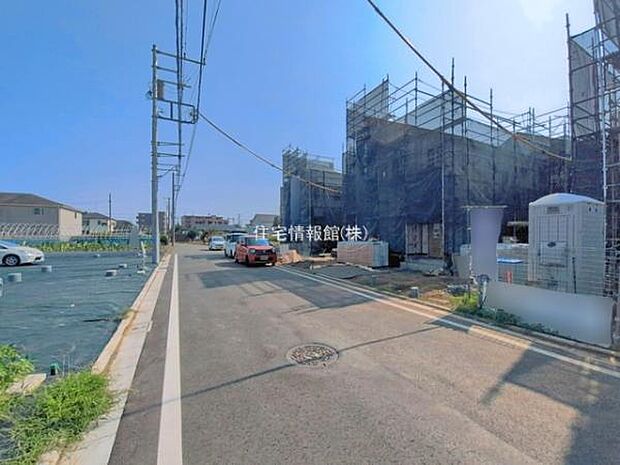 前面道路を含めた現地写真です。