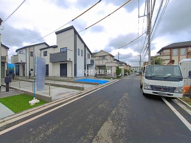 前面道路を含めた現地写真です。