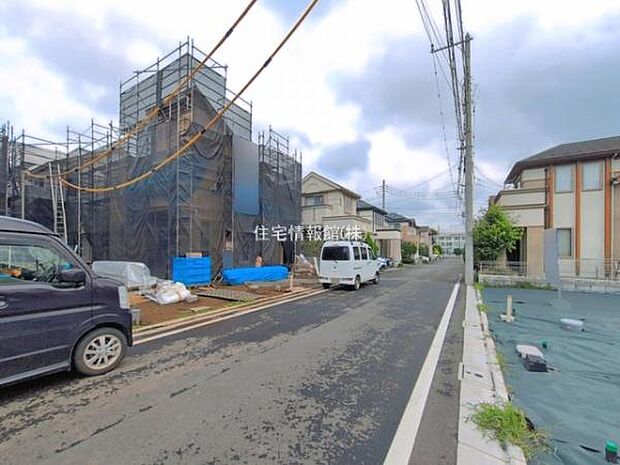 前面道路を含めた現地写真です。