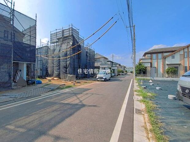 前面道路を含めた現地写真です。