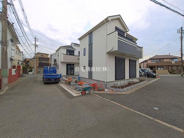 前面道路を含めた現地写真です。