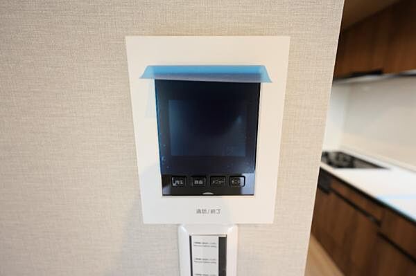 訪問者を確認できるTVモニター付きインターフォンです。