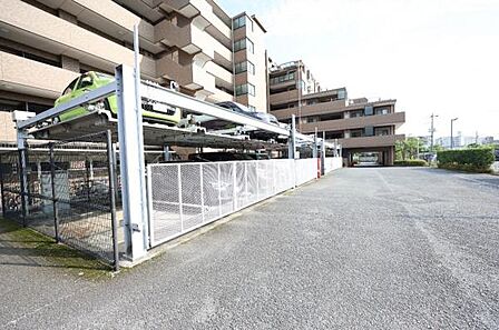 駐車場ももちろん完備しておりますのでお車所有の方にも心強いです。