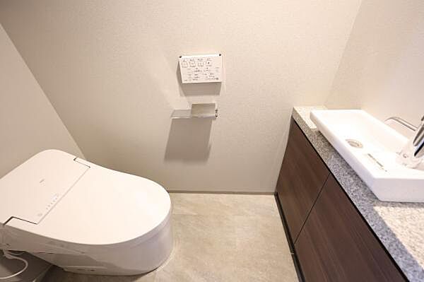 ほっと安らげるトイレ空間です。