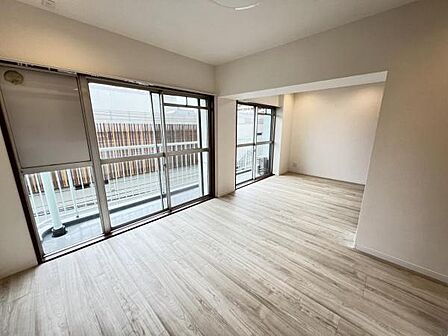 家族団らんの場所としてゆったりと居心地の良いリビングです。