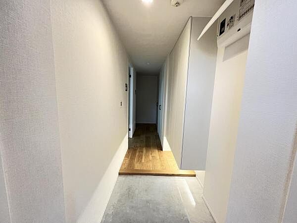 綺麗で明るい玄関でお客様をお迎えいただけます。