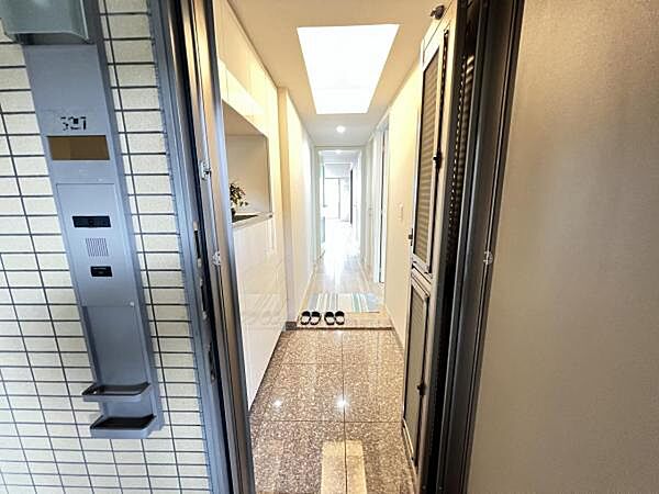 綺麗で明るい玄関でお客様をお迎えいただけます。