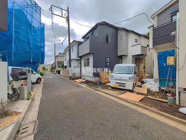 前面道路を含めた現地写真です。