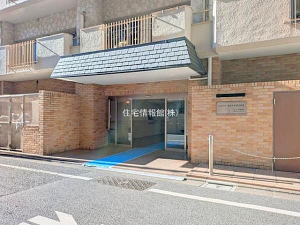 ゆったりとした印象のエントランスです。