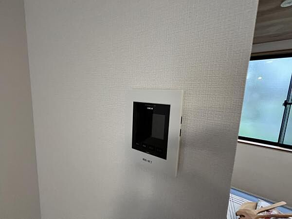 訪問者を確認できるTVモニター付きインターフォンです。
