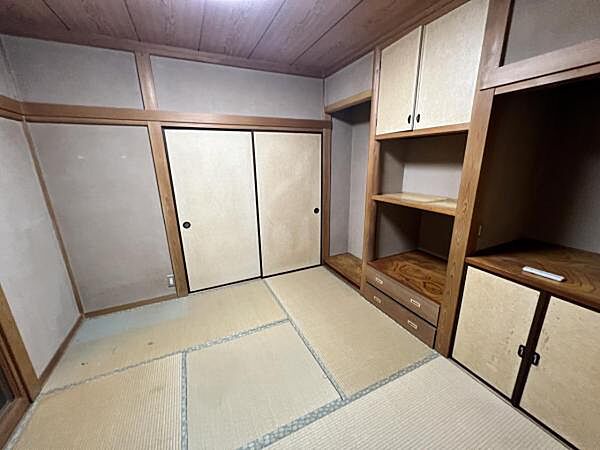 和室スペースです。畳のお部屋は寛げる空間ですね。