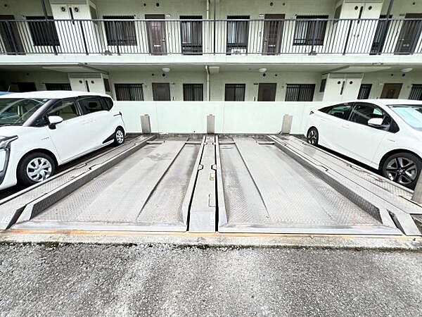 駐車場ももちろん完備しておりますのでお車所有の方にも心強いです。