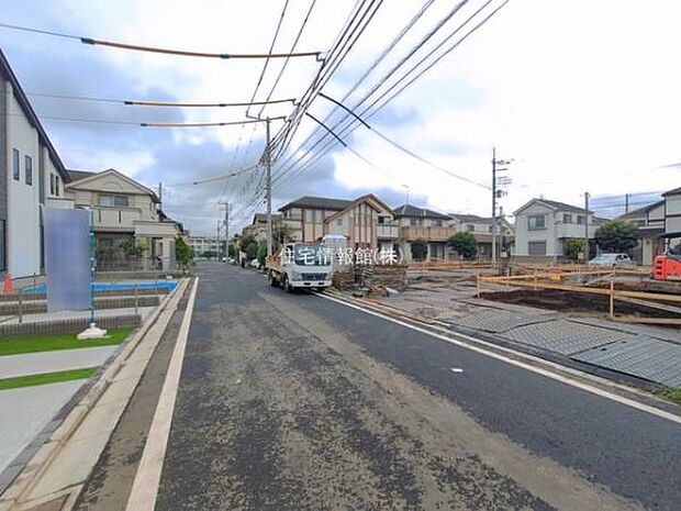 前面道路を含めた現地写真です。