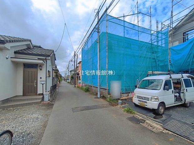 前面道路を含めた現地写真です。