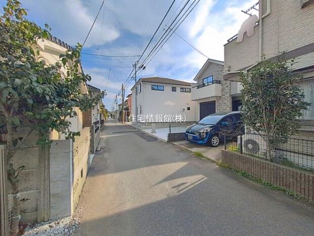 前面道路を含めた現地写真です。
