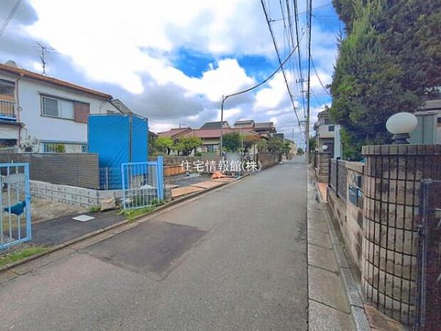 前面道路を含めた現地写真です。