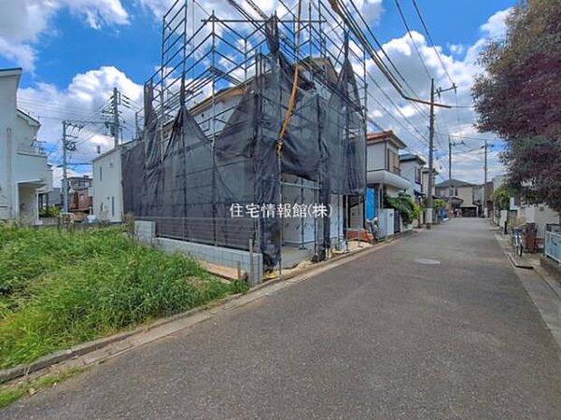 前面道路を含めた現地写真です。