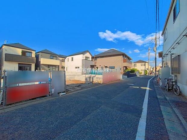 前面道路を含めた現地写真です。