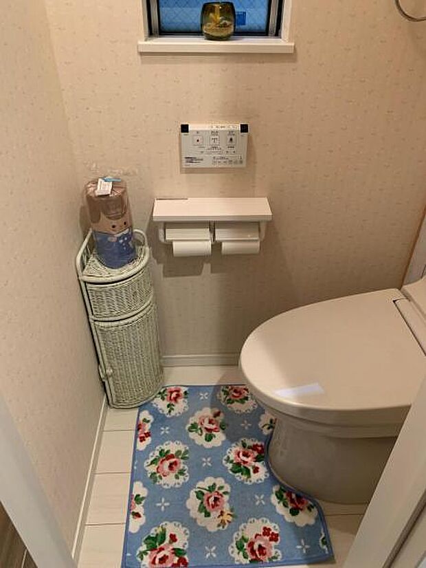 窓付きで換気に優れたトイレです。