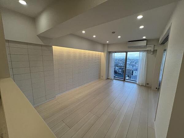家族団らんの場所としてゆったりと居心地の良いリビングです。明るい日差しが入る風通しの良いリビングです。ご家族みんながゆったりくつろげる広々リビングです。