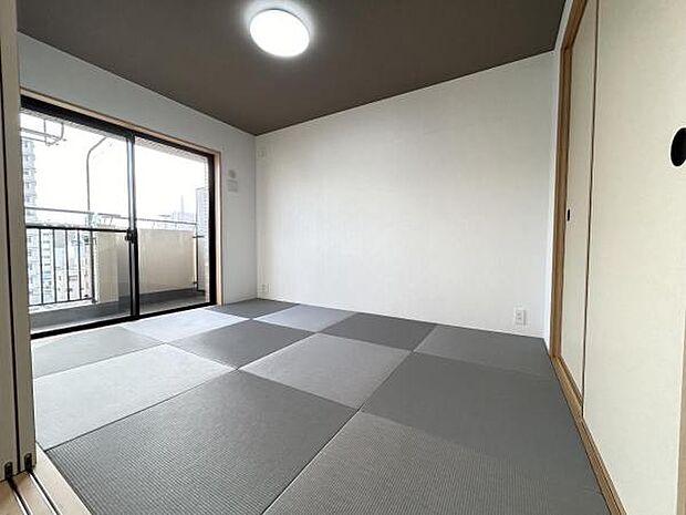 約6帖の和室です。おしゃれな畳を採用しています。
