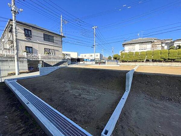 開放感が魅力の角地です。