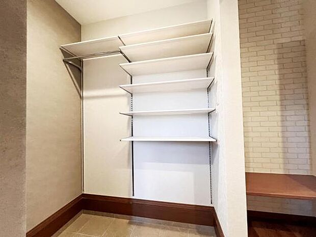 玄関がいつも片づくシューズインクローゼットがあります。