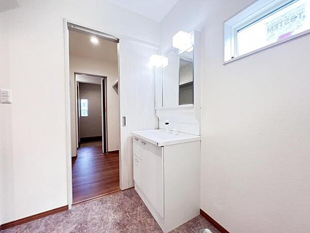 脱衣所は小さなお子様がいるご家庭にも重宝されます。