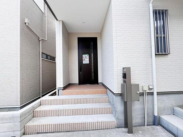 いつも気持ちよくご家族を迎えられる玄関です。