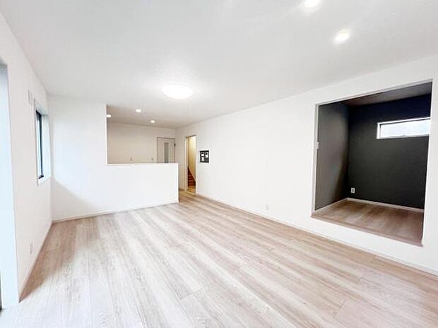 家族団らんの場所としてゆったりと居心地の良いリビングです。