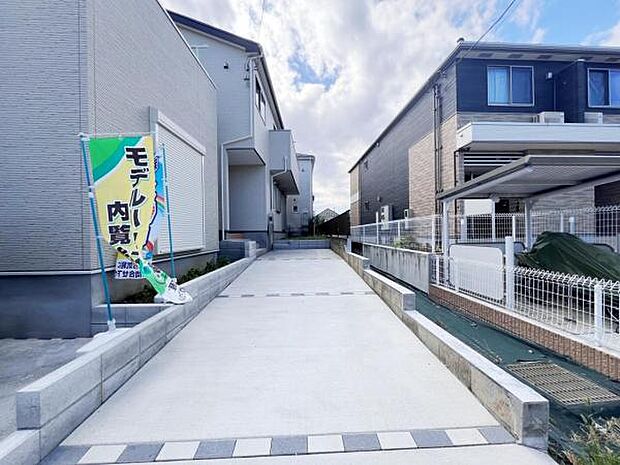 駐車場ももちろん完備しておりますのでお車所有の方にも心強いです。