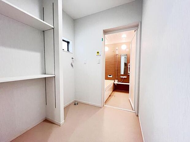 脱衣所は小さなお子様がいるご家庭にも重宝されます。