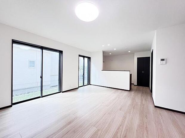 リビングダイニングになります。ご家族そろっての素敵な空間になりそうですね。