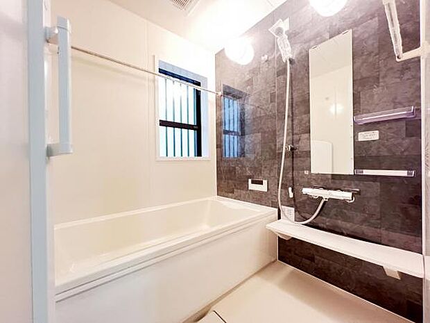 お風呂でほっとひといき。1日の疲れを癒しましょう。