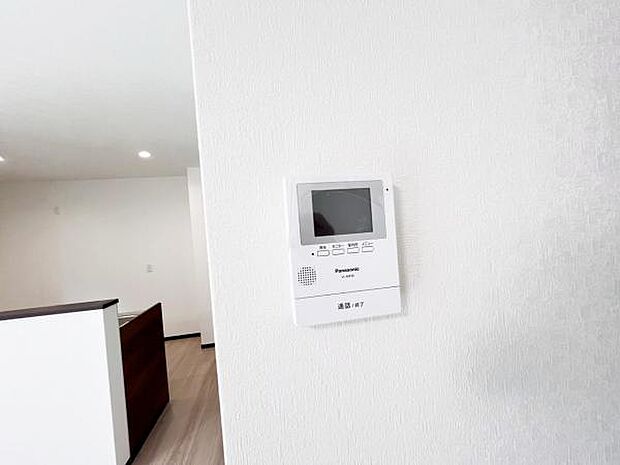訪問者を確認できるTVモニター付きインターフォンです。