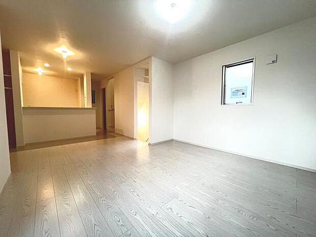 ご家族が集うLDKは約17帖の広さ、団らんの空間です。