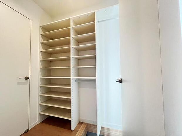 いつも気持ちよくご家族を迎えられる玄関です。綺麗で明るい玄関でお客様をお迎えいただけます。