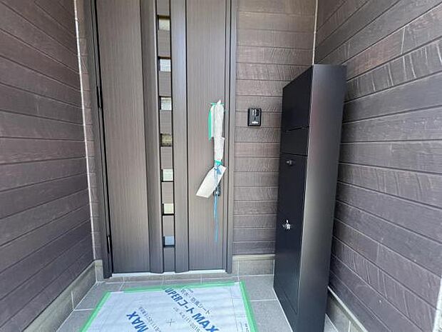 いつも気持ちよくご家族を迎えられる玄関です。綺麗で明るい玄関でお客様をお迎えいただけます。