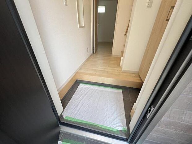いつも気持ちよくご家族を迎えられる玄関です。綺麗で明るい玄関でお客様をお迎えいただけます。