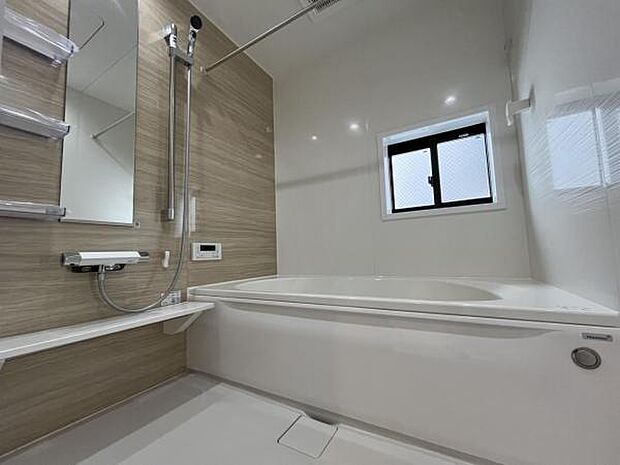 スタイリッシュな浴室で1日の疲れをゆったり癒されるのもいいですね。