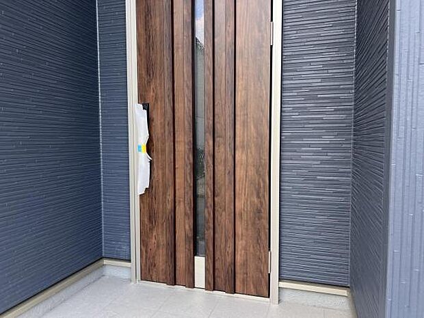 いつも気持ちよくご家族を迎えられる玄関です。綺麗で明るい玄関でお客様をお迎えいただけます。