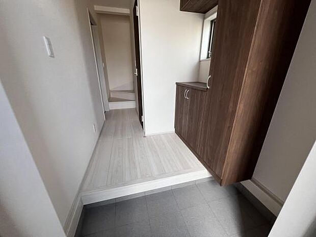 いつも気持ちよくご家族を迎えられる玄関です。綺麗で明るい玄関でお客様をお迎えいただけます。